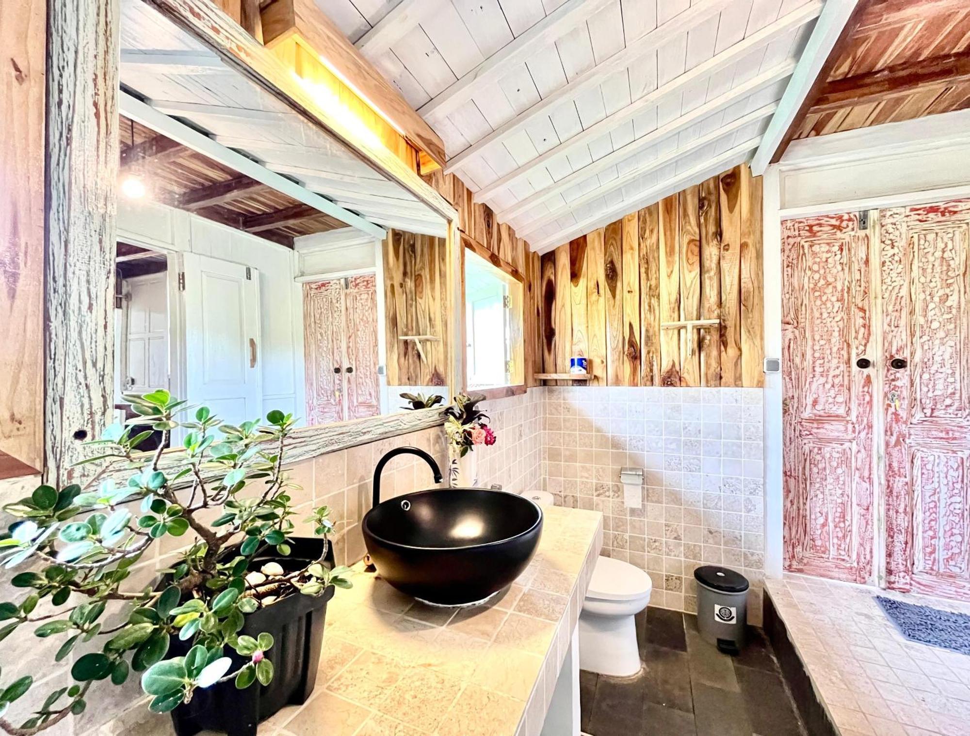 Pondok Is Oke Villa Scenic View バニュワンギ エクステリア 写真
